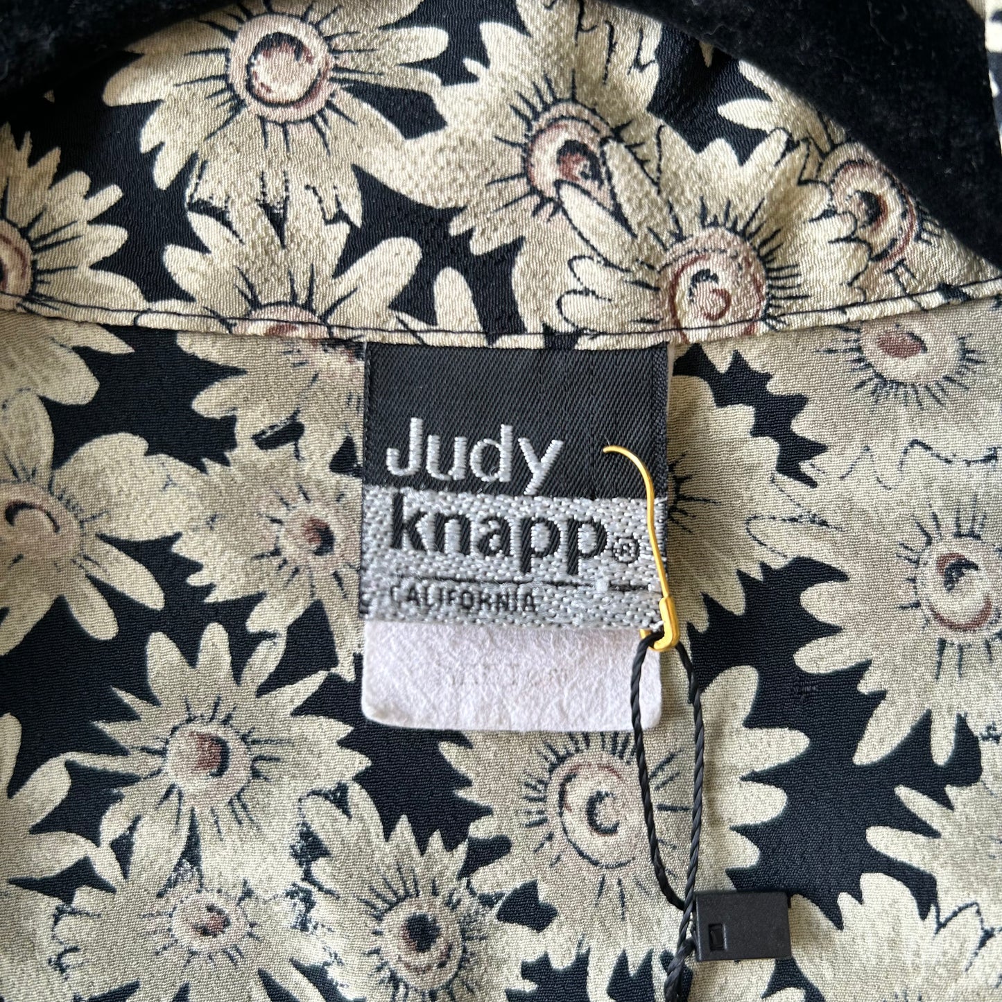 Black Tank w/ Neutral Daisy Shirt